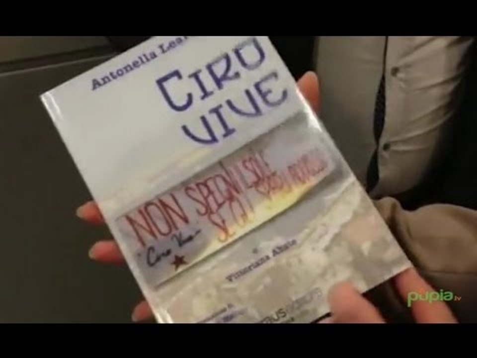 Napoli - "Ciro Vive", la madre di Esposito presenta il libro sul figlio (01.04.15)