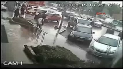 Lastik Patlatarak Hırsızlık Yapan Kolombiyalılar Güvenlik Kamerasında