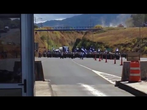 Paso por ruta 27 se mantiene cerrado por protesta de policías penitenciarios