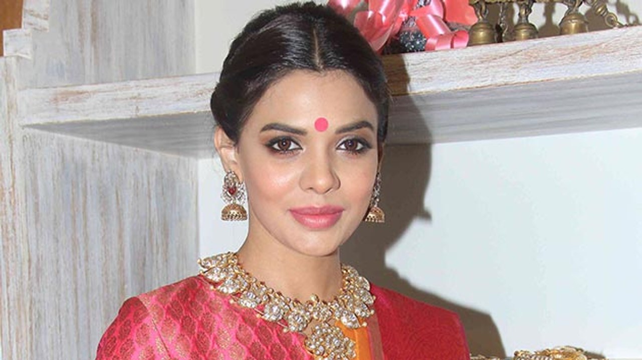 Sara Loren LAUNCHES A New Saree Brand