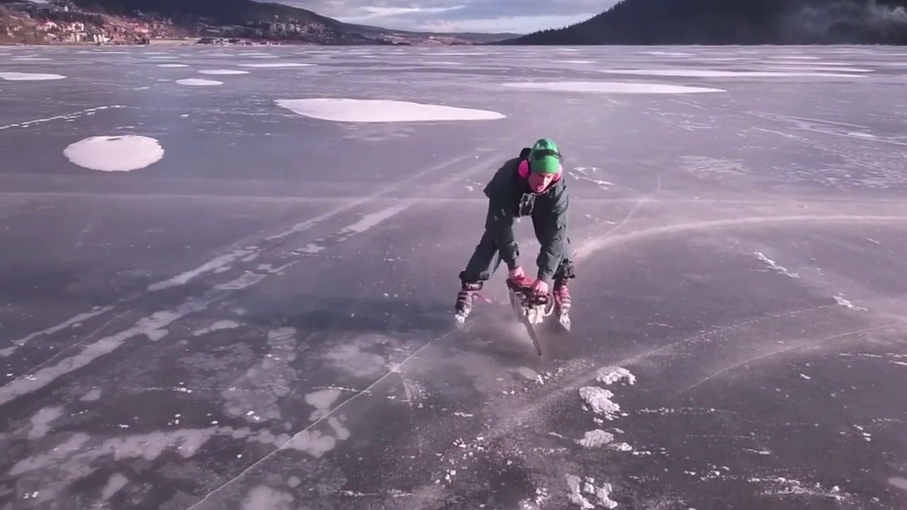 Faire du patin à glace tiré par une tronçonneuse! Dingue...