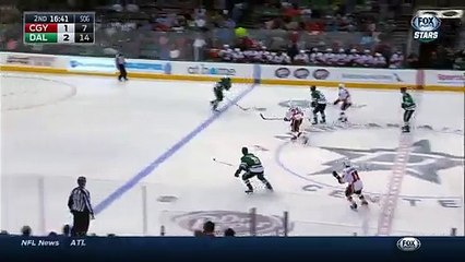 Quand le palet de Hockey se coince dans le casque du joueur Patrik Nemeth