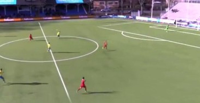 Belçika'lı Marco Weymans, Orta Sahadan Kaleciyi Avladı