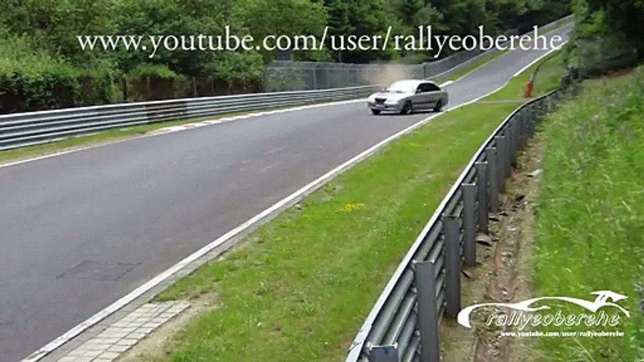 Compilation d'accidents sur la piste de rallye de Nordschleife
