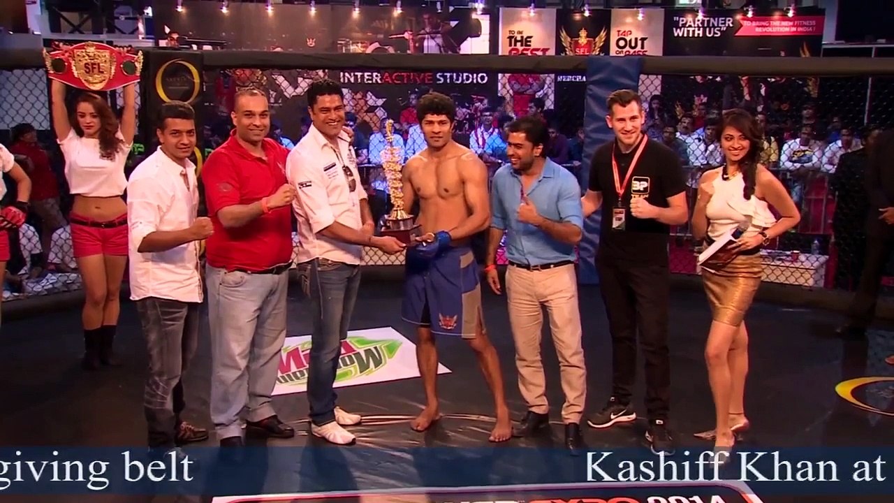 Kashiff Khan Giving A Belt at BODYPOWER EXPO