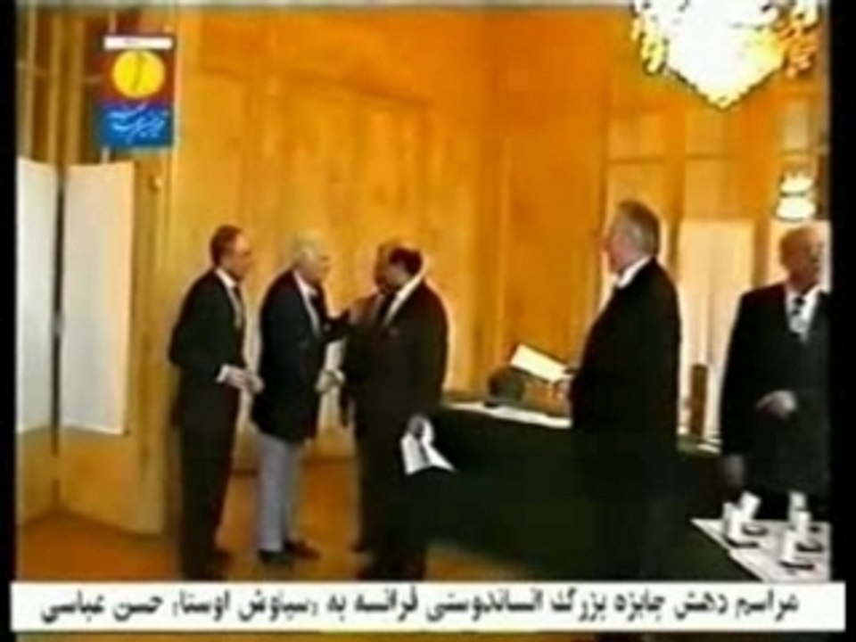 استاد سیاوش اوستا جایزه بزرگ انساندوستی فرانسه را گرفت
