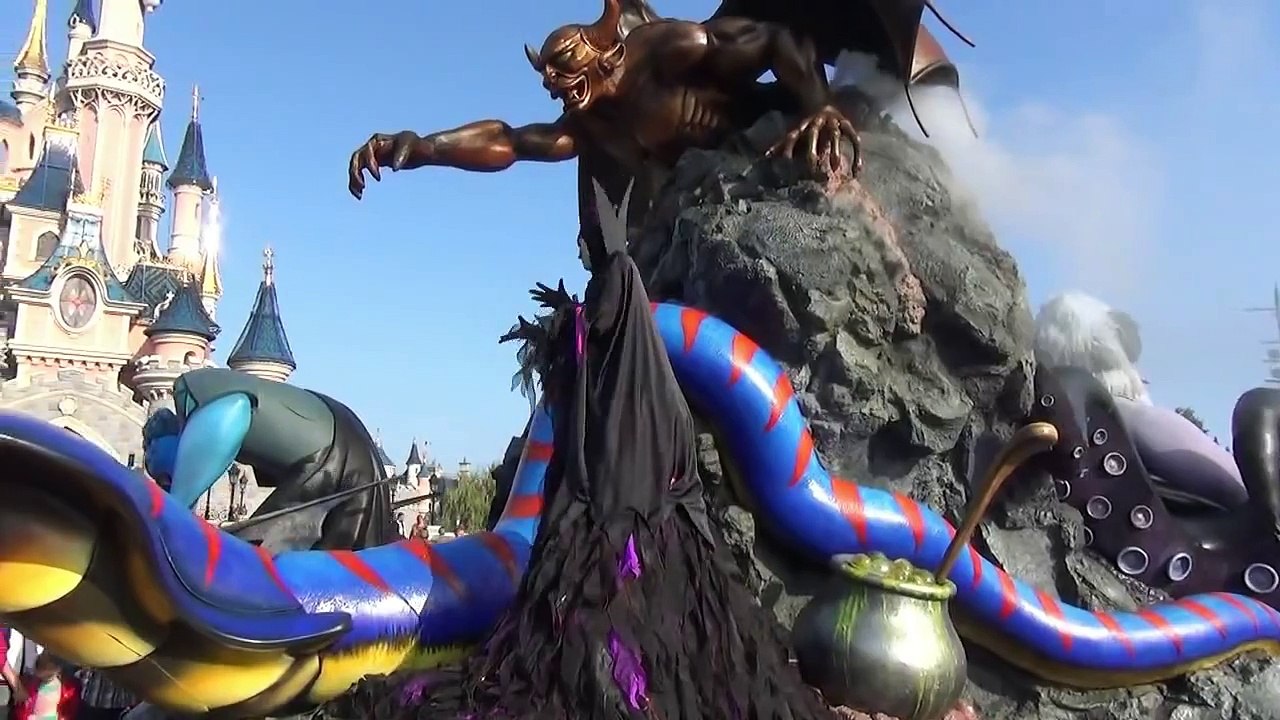 The Maleficent Disney Villains Promenade w/Characters - Disneyland Paris Halloween Celebration 2014