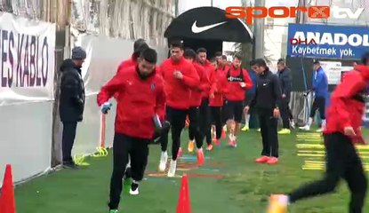Trabzonspor yağmur altında çalıştı