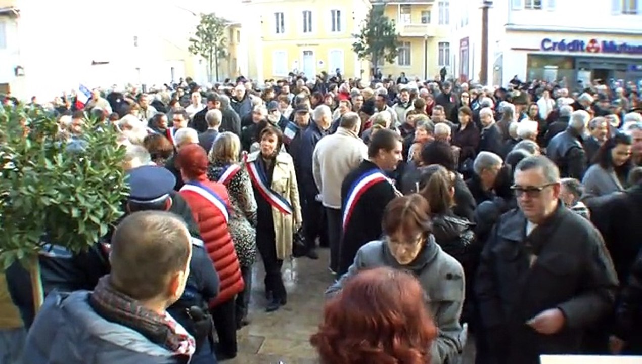 Manifestation "Je suis Charlie" - Parvis de l'hôtel de ville de Marignane