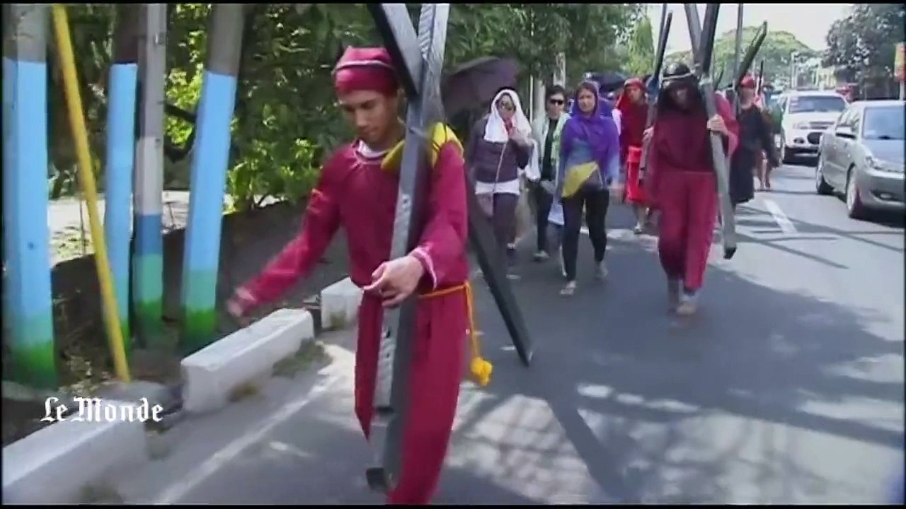 Philippines : scènes de flagellation du Vendredi saint