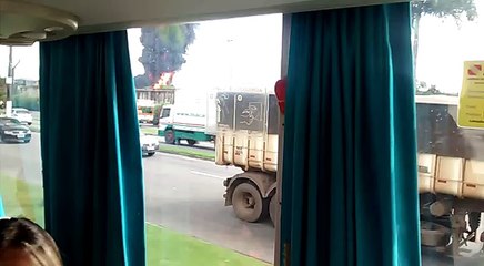 Incêndio destrói fábrica às margens da rodovia Anchieta