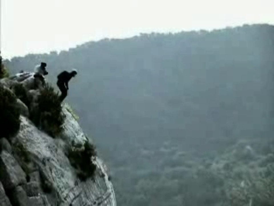 Extreme base jumping