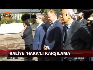 Yeni Zelanda'ya Anzak ayini için giden Çanakkale Valisini 'Haka' yaparak karşıladılar