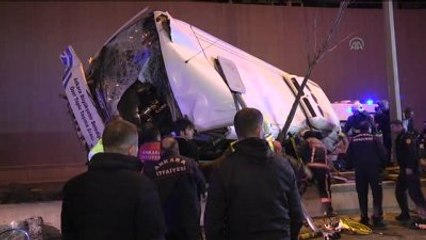 Başkent'te Özel Halk Otobüsü Devrildi: 10 Yaralı (2)