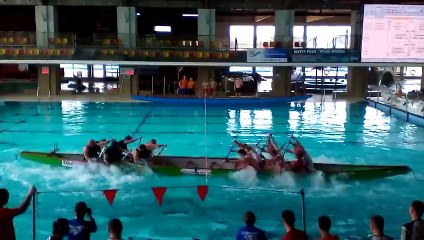 Tir à la corde dans une piscine en aviron !
