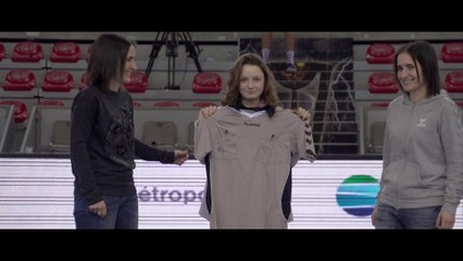 Coupe de la Ligue de Hand : Remise de maillot à une jeune arbitre