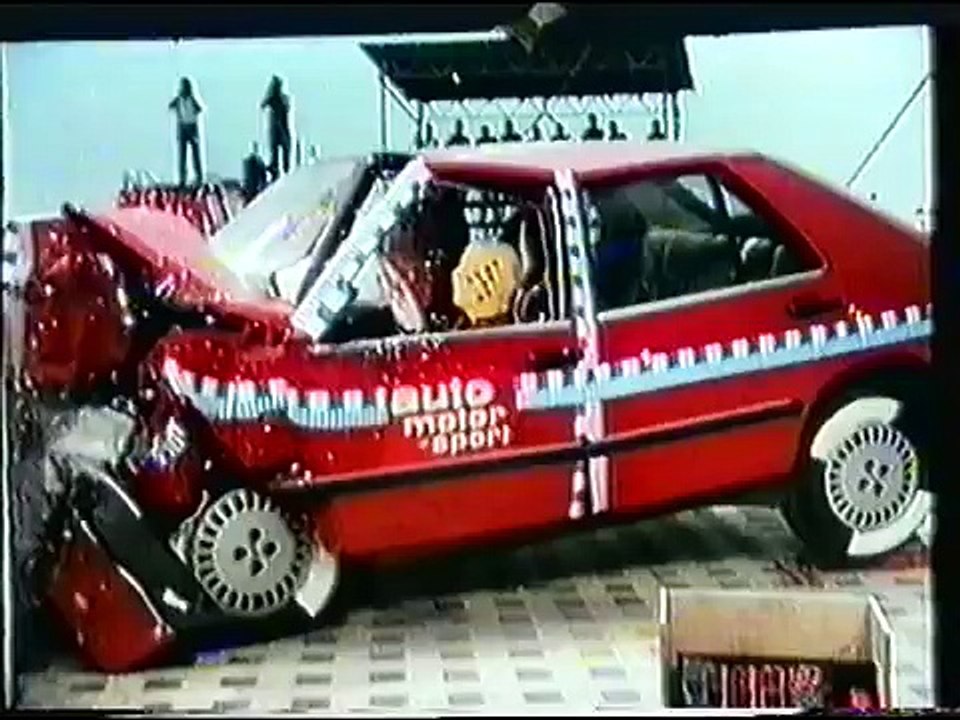 Audi 100 Auto Motor und Sport crash test safety comparison - 1992