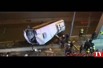 Halk otobüsü köprüden uçtu