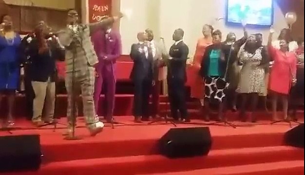 Kenny Lewis and One Voice sings Total Praise