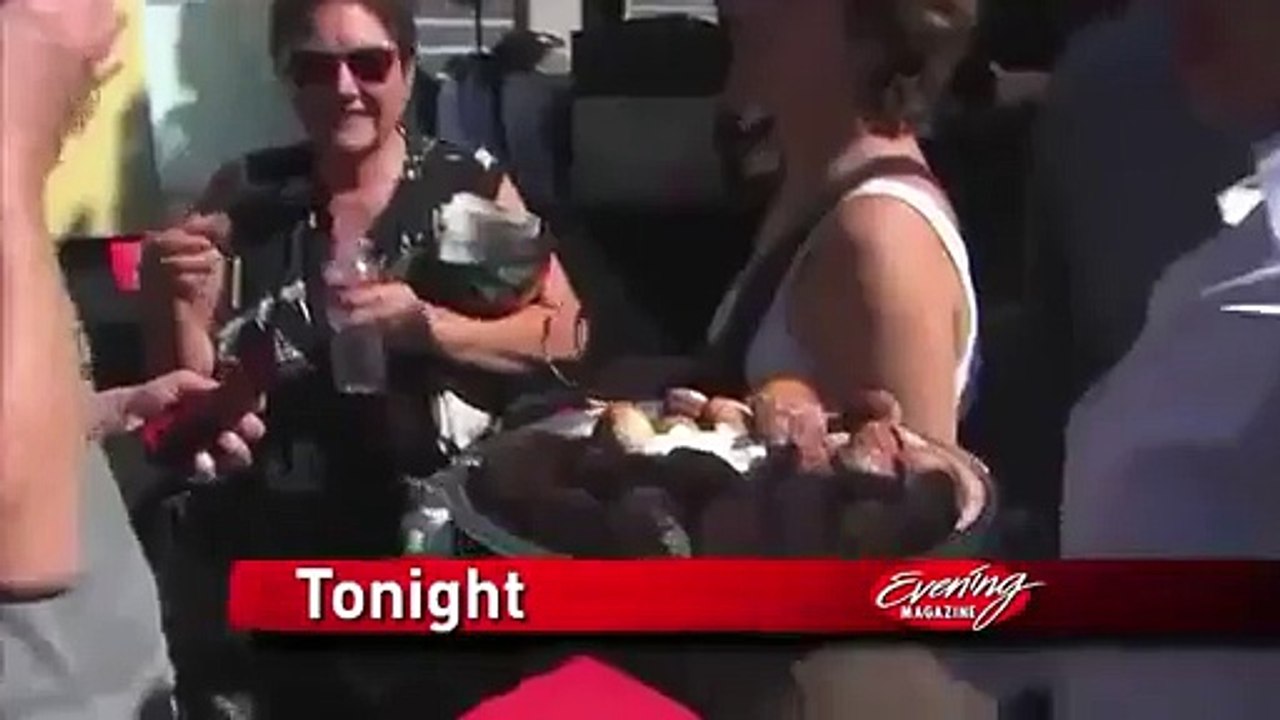 Cette jeune femme a le métier le plus cool du monde - -câlineuse professionnelle- !