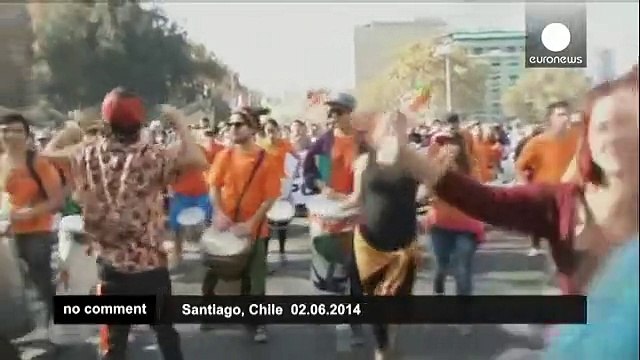 Thousands march for the legalisation of marijuana in Chile - no comment
