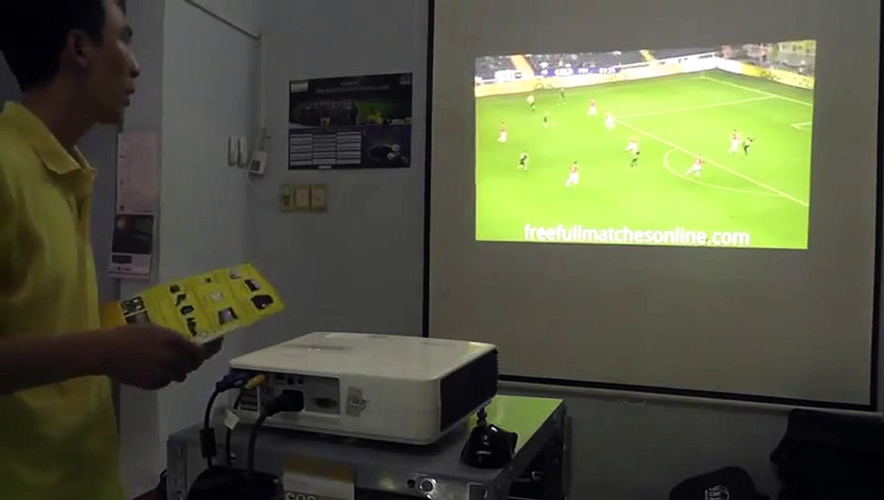 Cho thuê máy chiếu giá rẻ TPHCM, lắp đặt tận nơi - 0909 228 220