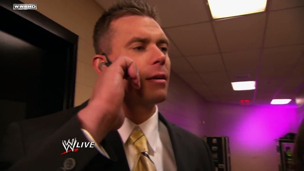 Raw: Daniel Bryan and The Bellas lounge in the locker room