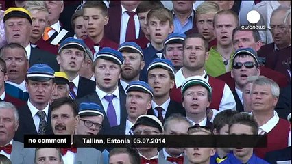 Скачать видео: Traditional Estonian celebration gathers 8,500 singers and dancers - no comment