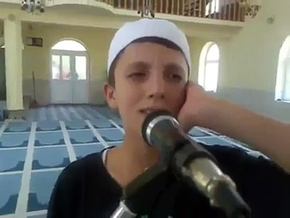 MashAllah Nje EZAN i Mrekullueshem nga Nje Djalosh nga Kosova!!