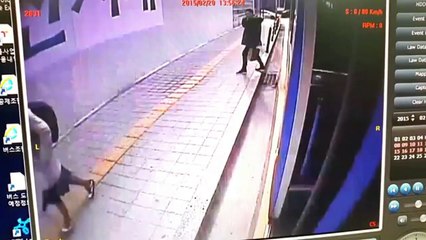 azaab e khuda zameen kuli or larki or larka zameen ma dhance gahay