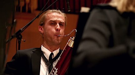 Un orchestre classique mange le piment le plus fort du monde avant de jouer