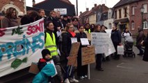 Saint-Nicolas-les-Arras: manifestation des élus et des parents d'élèves contre la fermeture de deux classes