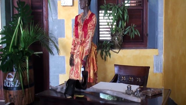 DEPAZ Le rhum Depaz c'est l'eau pure de la Montagne Pelée de la Martinique; magnifiques rhums agricoles des Antilles. Les cannes sont fraiches et non brulées pour donner rhums blancs, pailles et vieux gras et ronds en bouche. De plus un site superbe, une