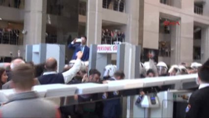 Baro Başkanı Kocasakal'ın da Bulunduğu Gruba Polis Müdahale Etti