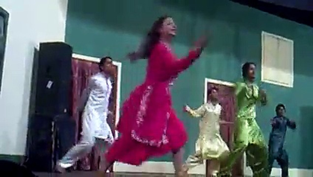 Nida Chaudhray Best & Hot Performance Live Stage In Gujranwala