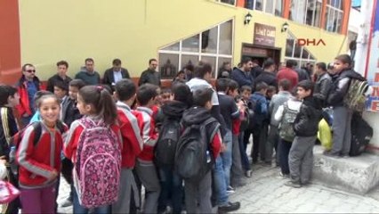 Hakkari Polisinden Kavurma ve Pilav İkramı