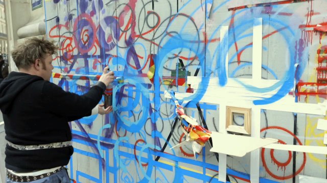 Montage de l'exposition Oxymores au Ministère de la Culture et de la Communication