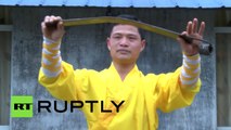 Un moine Shaolin résiste à de terribles épreuves physiques