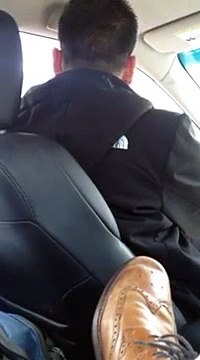 American police officer abusing a Pakistani cab driver - Cop gets thrashed by US public all over the internet