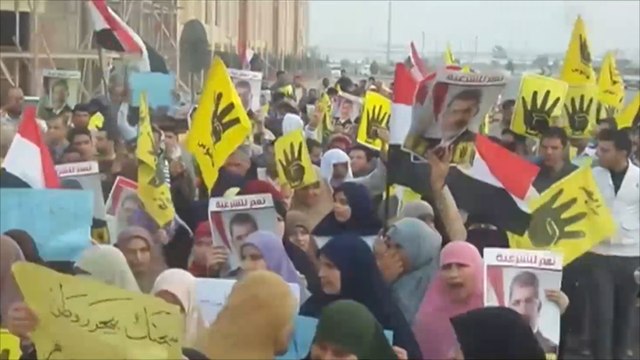 مظاهرات رافضة للانقلاب في القاهرة عنوانها الثورة لن تركع