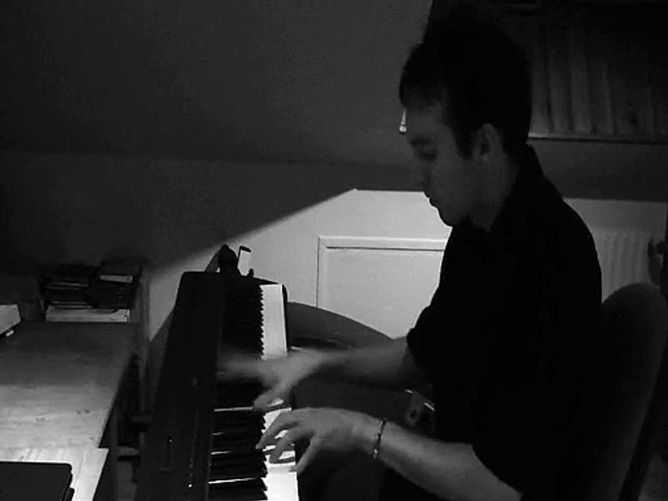 Muse - Uprising - Piano