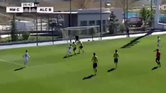 Le but à la Messi d'une jeune pépite du Real Madrid !