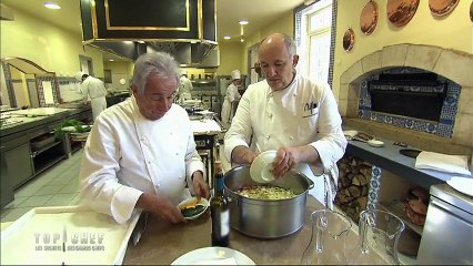 Le saumon en papier et le saumon cuit en cheminée par Michel Guérard