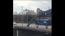 Man gaat bovenop brug Emmaviaduct zitten - RTV Noord