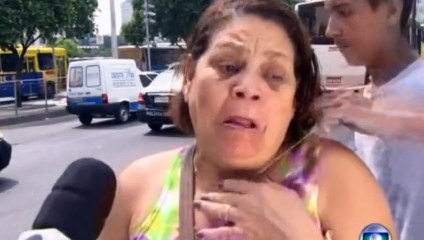Man Snatched Woman’s Necklace While Giving Live Interview