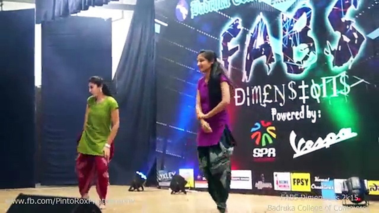 College Girls Dancing on "Chittiyaan Kalaiyaan" Song of Movie Roy