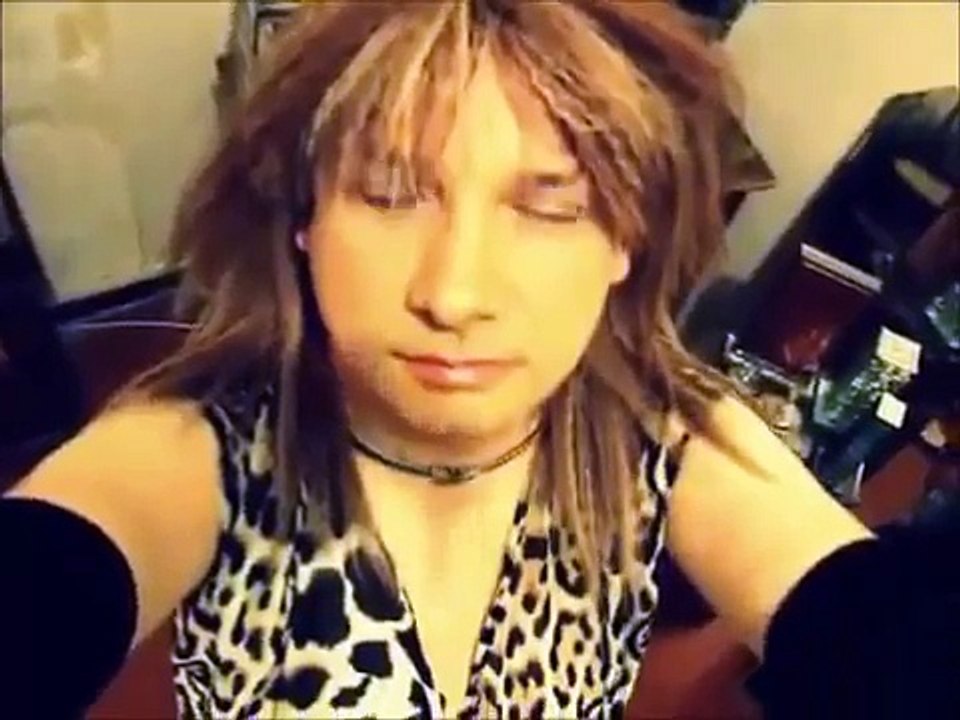 Pop Lawrence. _Room 7 wishes_ ( La chambre des 7 voeux ). Love Conquest on stereo. _ Short Film