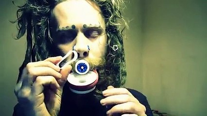 Il transforme son visage depuis sept ans pour ressembler à un ornithorynque