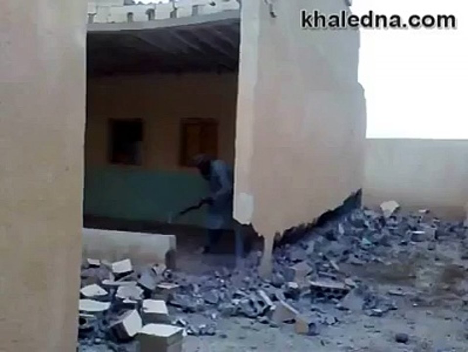Stupid - Man Makes Building Fall on Himself