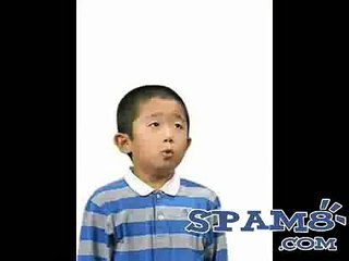 Bé con chọc nhân viên tổng đài điện thoại